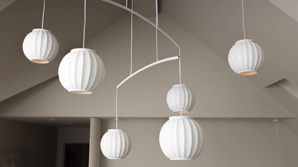 interior-design-lighting-hanging-white-pendant-lights